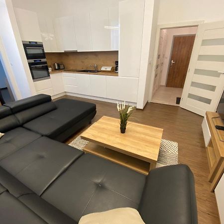 Classy Times - City Centre - Private Parking - Sunny Apartment Poprad Exteriör bild