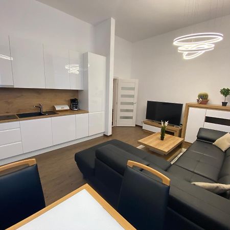 Classy Times - City Centre - Private Parking - Sunny Apartment Poprad Exteriör bild