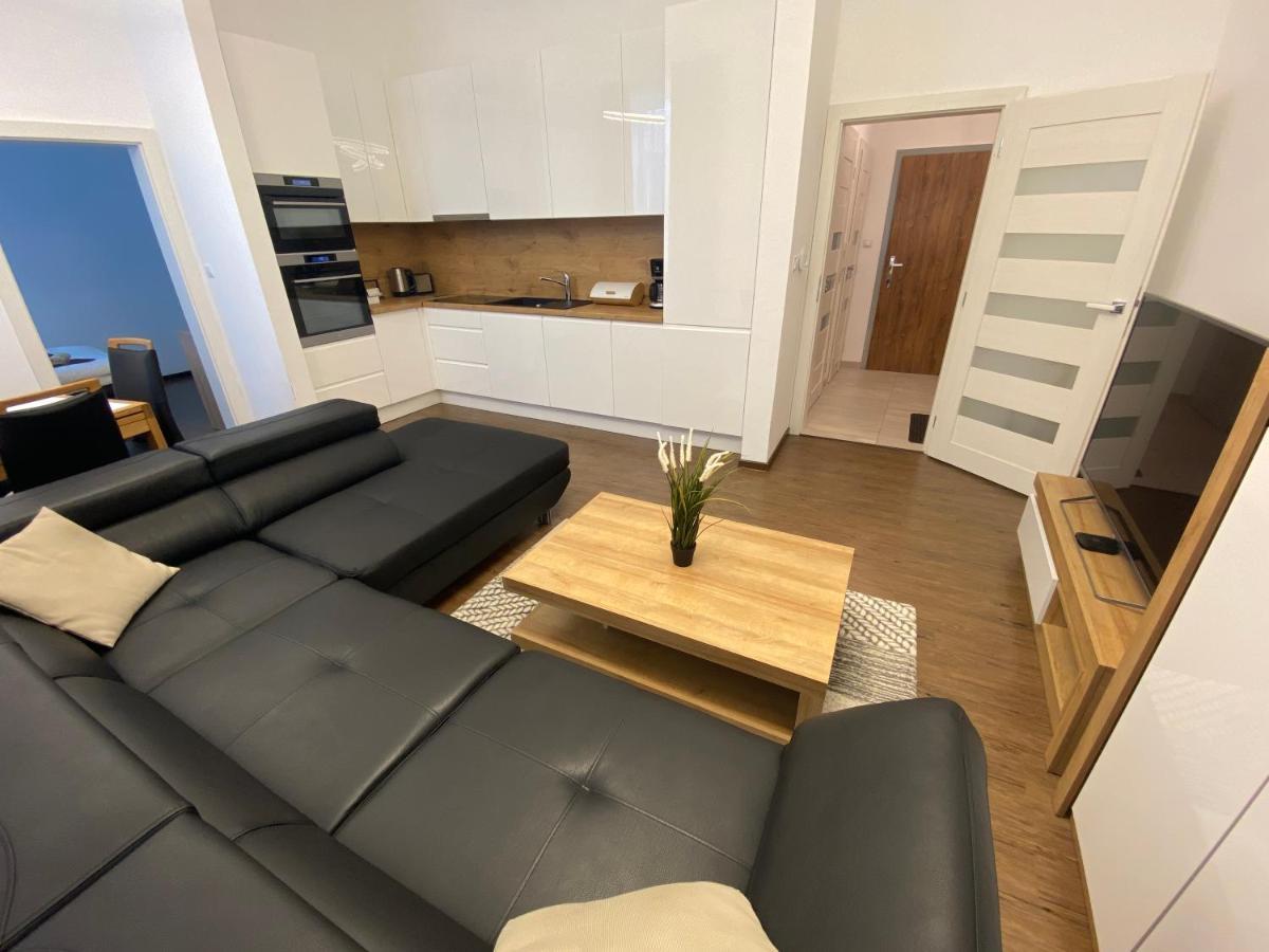 Classy Times - City Centre - Private Parking - Sunny Apartment Poprad Exteriör bild