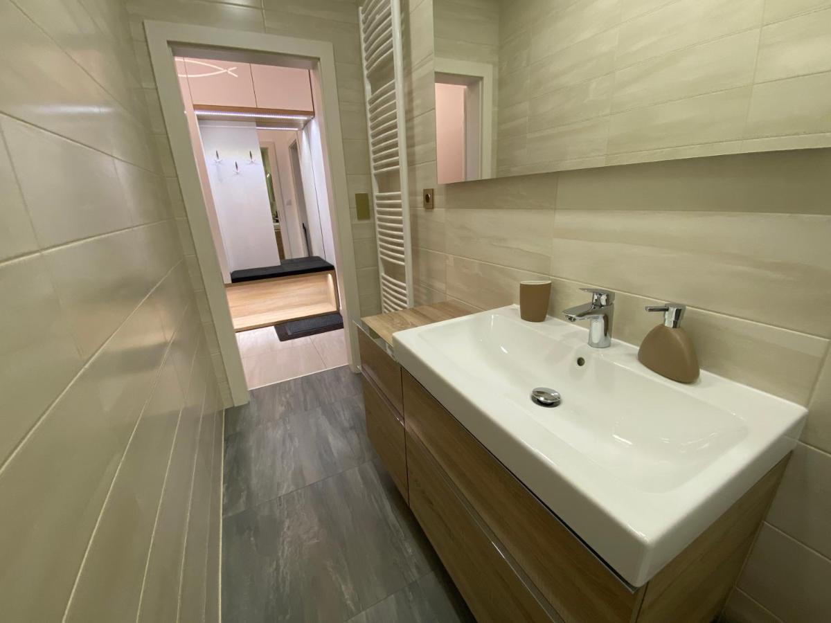 Classy Times - City Centre - Private Parking - Sunny Apartment Poprad Exteriör bild