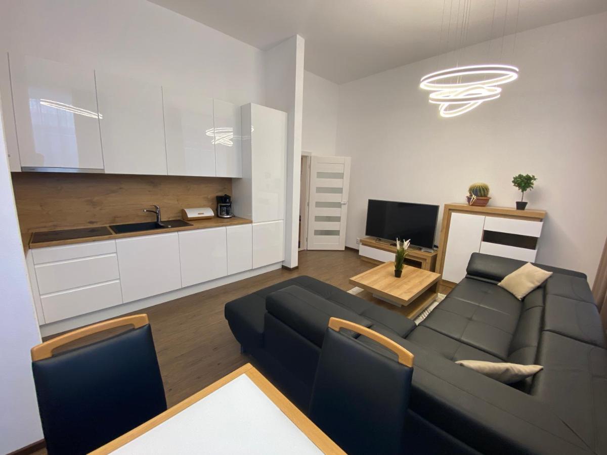 Classy Times - City Centre - Private Parking - Sunny Apartment Poprad Exteriör bild